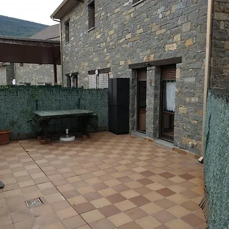 Casa Balcon Del Pirineo * كاستيلو دي جاكا