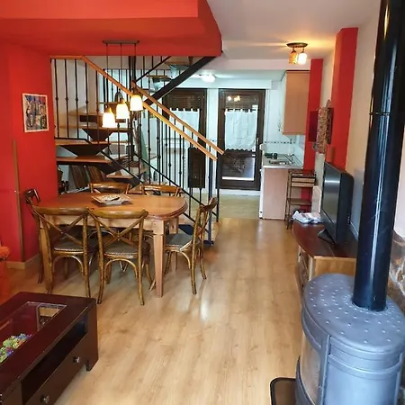 Casa Balcon Del Pirineo كاستيلو دي جاكا